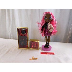 MGA Entertainment Rainbow High Series 3 Daria Roselyn Pink Hair Fashion Doll + A
